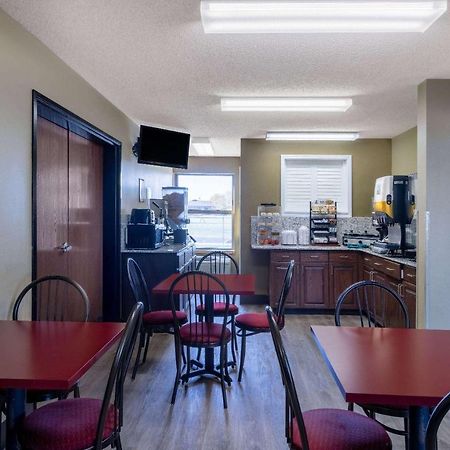 Super 8 By Wyndham Nixa/Springfield Area Hotel Buitenkant foto