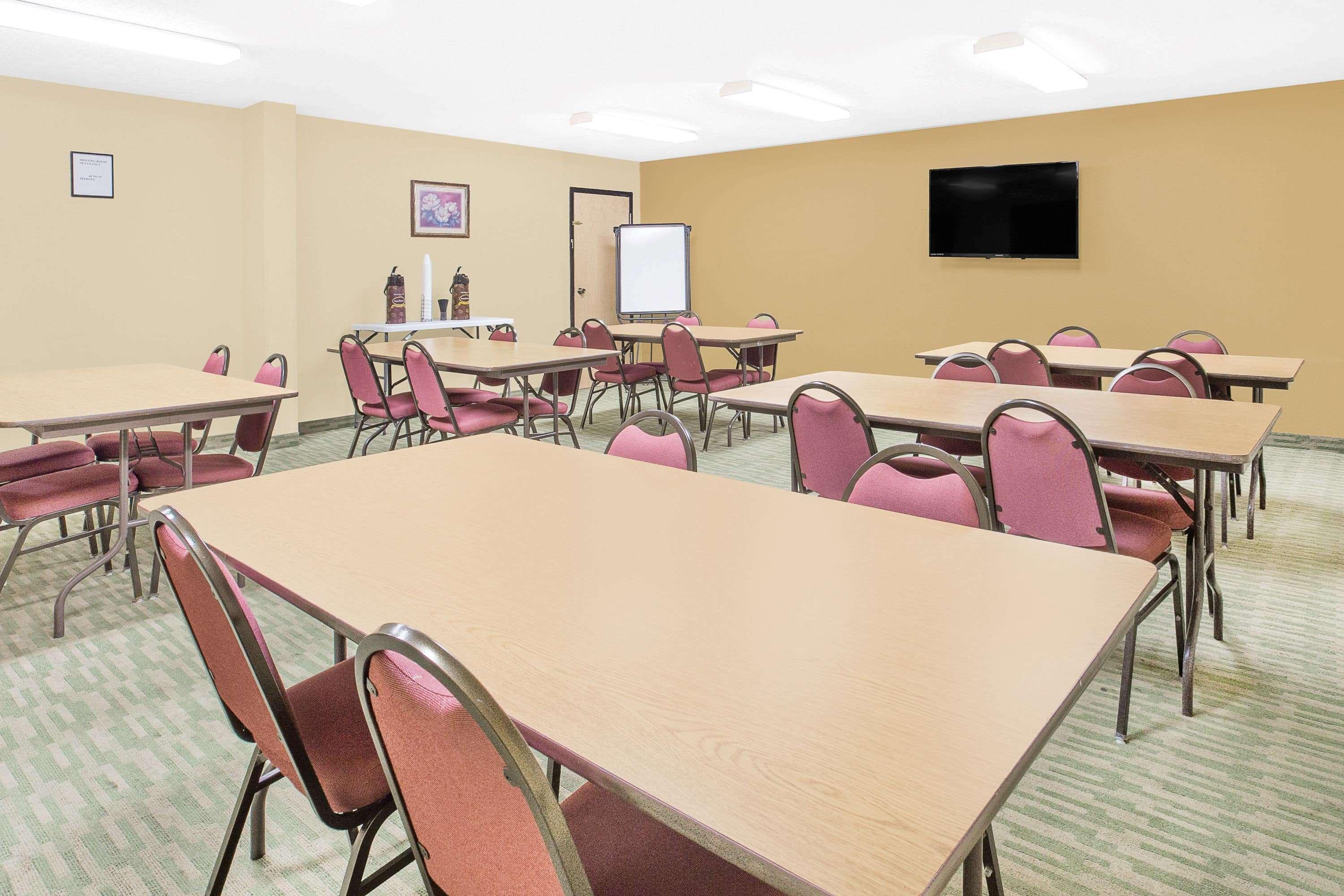 Super 8 By Wyndham Nixa/Springfield Area Hotel Buitenkant foto