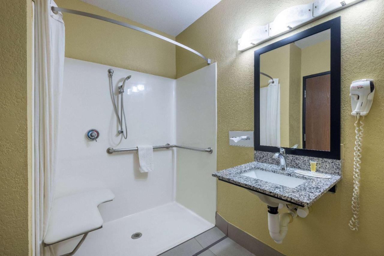 Super 8 By Wyndham Nixa/Springfield Area Hotel Buitenkant foto