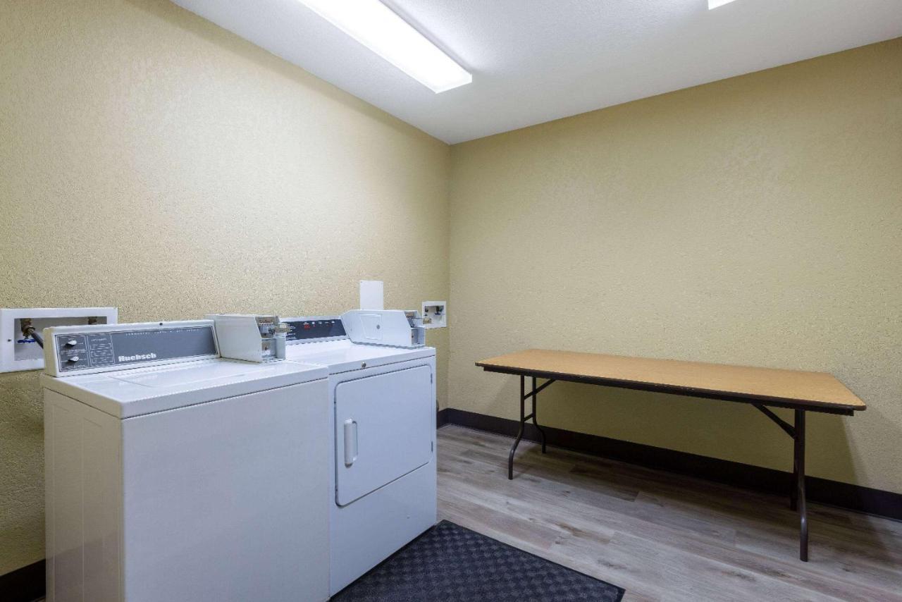 Super 8 By Wyndham Nixa/Springfield Area Hotel Buitenkant foto