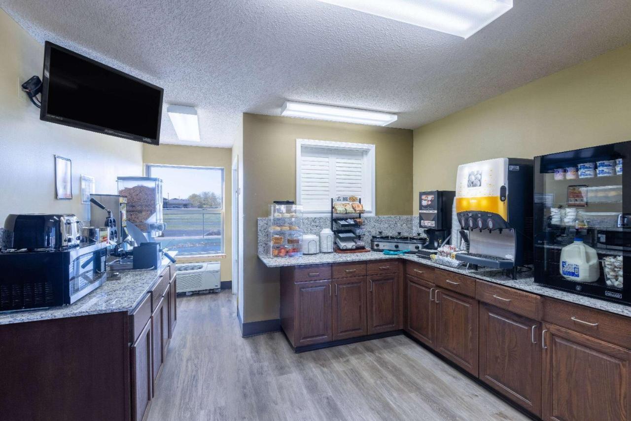Super 8 By Wyndham Nixa/Springfield Area Hotel Buitenkant foto