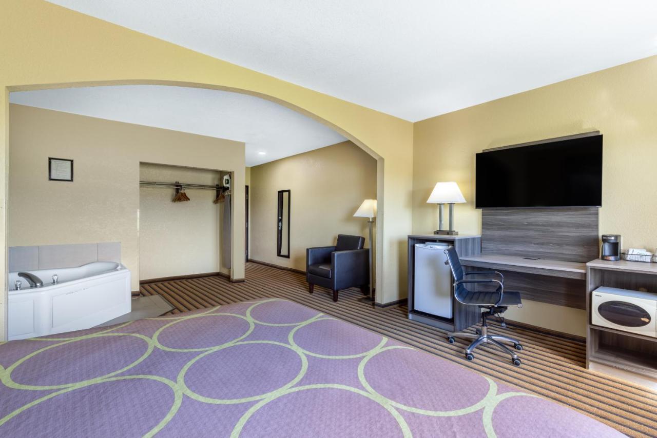 Super 8 By Wyndham Nixa/Springfield Area Hotel Buitenkant foto