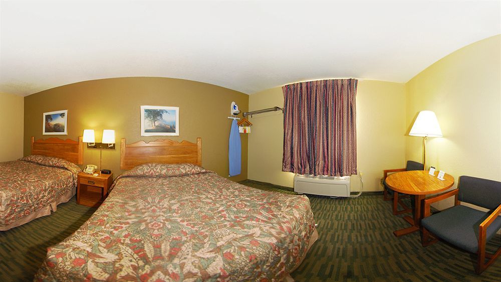 Super 8 By Wyndham Nixa/Springfield Area Hotel Buitenkant foto